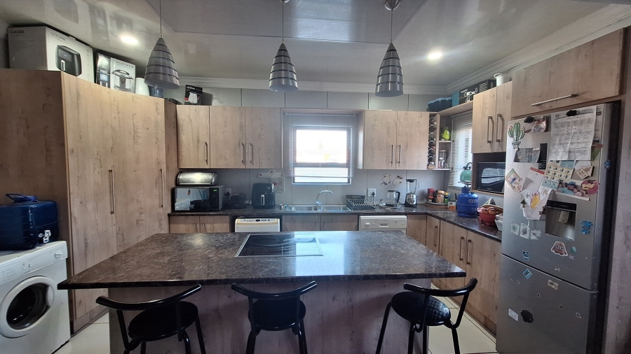 4 Bedroom Property for Sale in Velddrif Western Cape